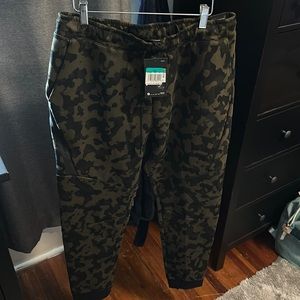 NWT Nike slim fit joggers; Men’s XL; Camo